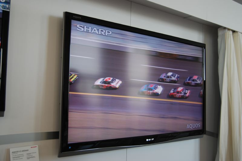 Illustration for article titled Sharp Unveils D64U, The Thinnest Aquos LCD TV Line Ever